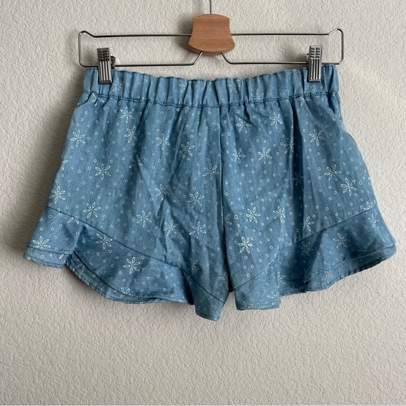 BCBGeneration Ruffled hem chambray shirt shorts Size 2 - Picture 5 of 6